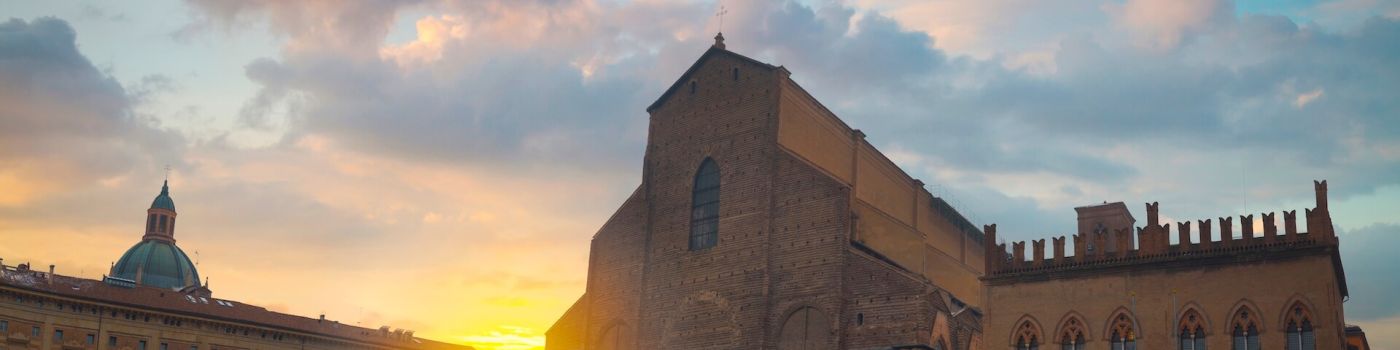 Aquí tenéis una lista de las Basílicas de Bolonia que hay que ver