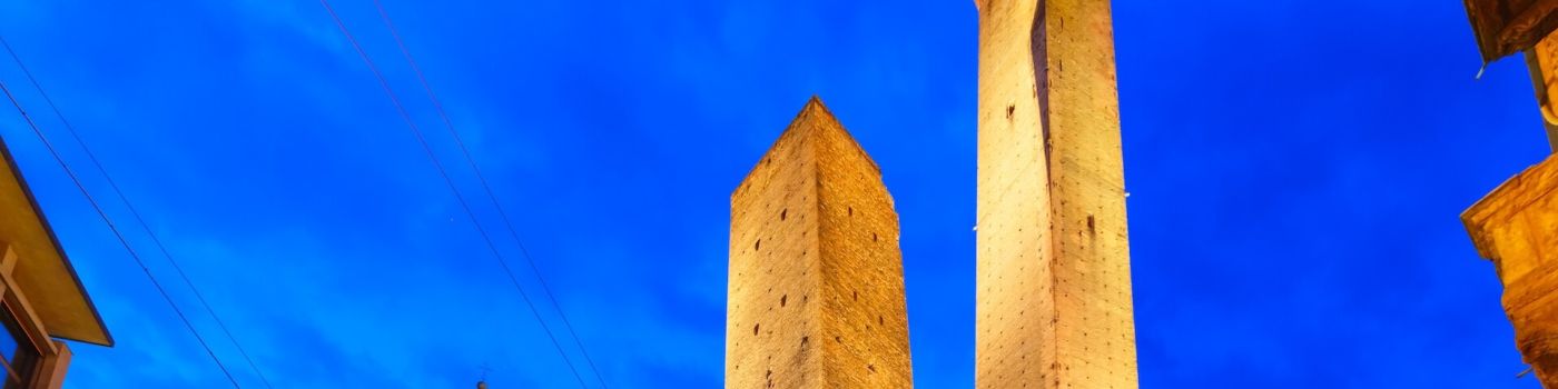 Kuriositäten rund um die Zwei Türme von Bologna, ein ikonisches mittelalterliches Symbol