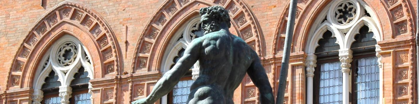 Piazza del Nettuno Bologna, cuore pulsante del centro città