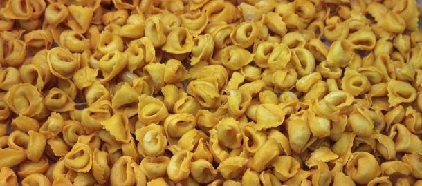 Le symbole du tortellino bolognais de la cuisine locale